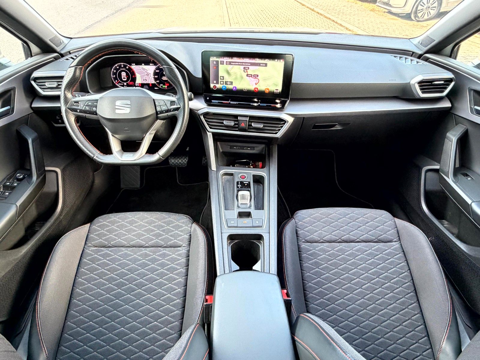 Seat Leon 1.5 eTSI ACT FR DSG Sportstourer Navi_Kamer
