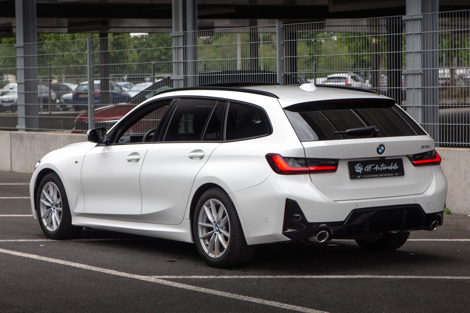 BMW 318d T*M Sport*PANO*360°*HUD*Keyless*AHK*SHADOW*