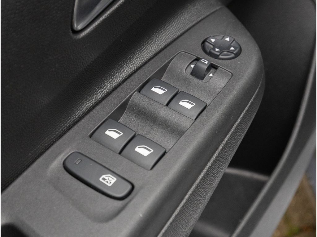 Opel Corsa-e ELEKTRO Ultimate - Samsaru's Car Outlet