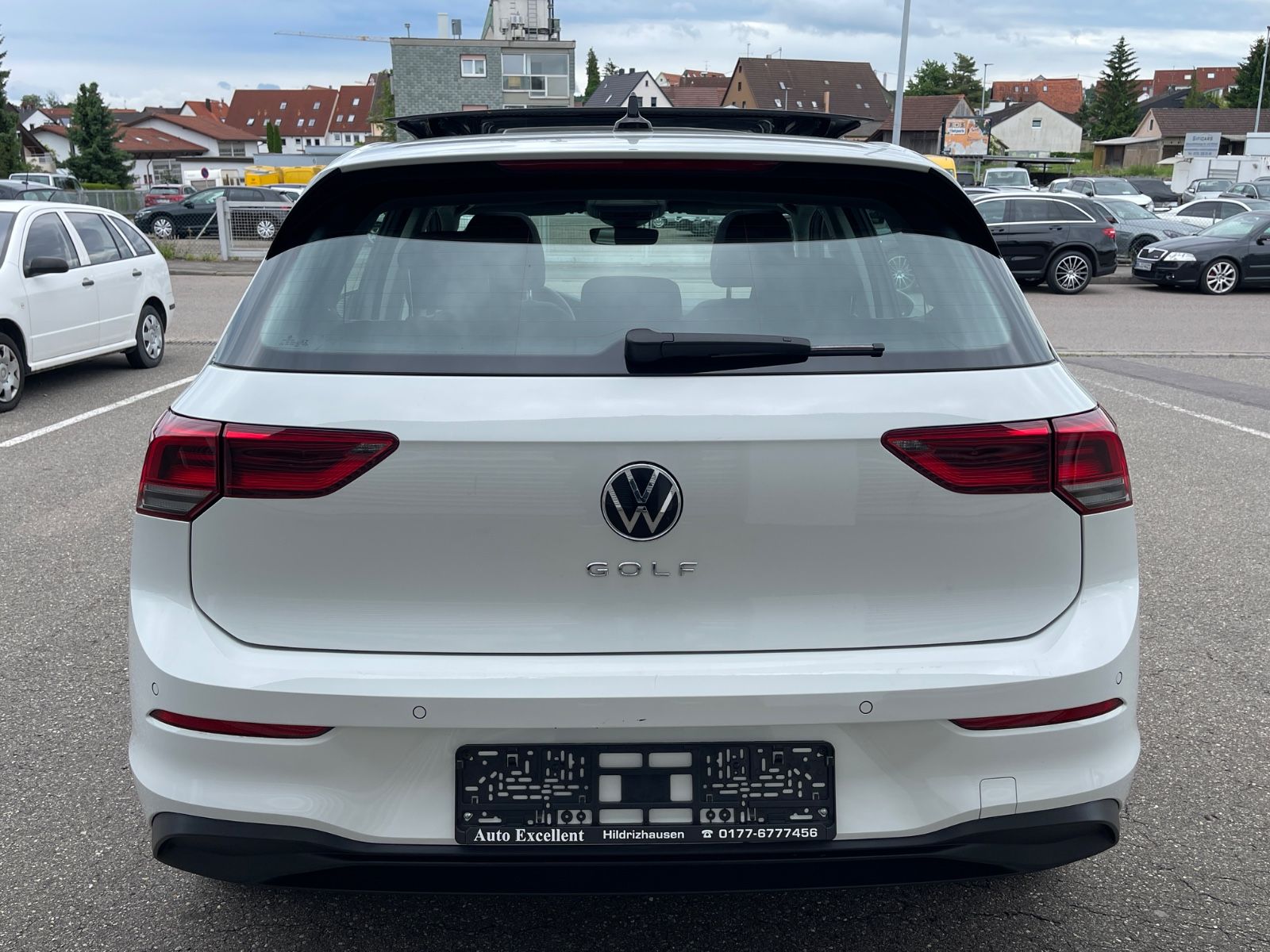 Volkswagen Golf VIII 2.0 TDI Life - Samsaru's Car Outlet