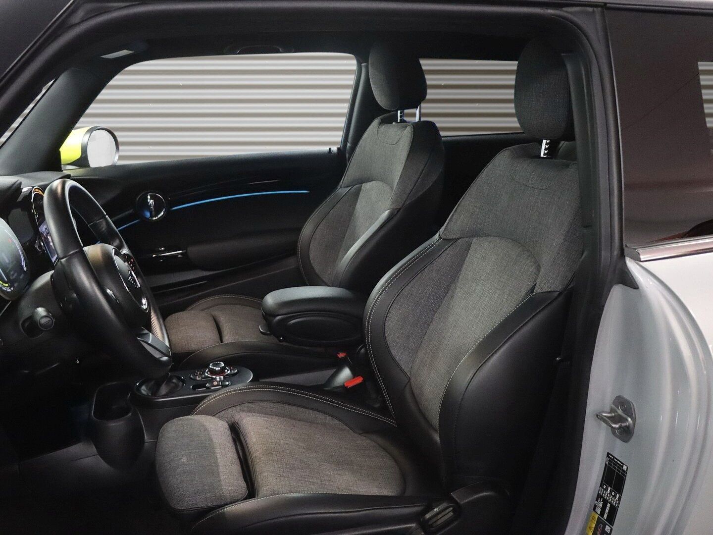 MINI Cooper SE Classic - Samsaru's Car Outlet