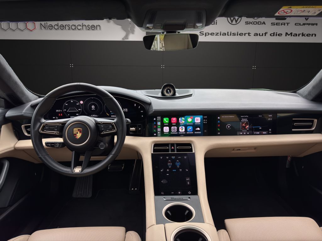 Porsche Taycan Turbo S 560KW *Keramik*DeutschesFzg
