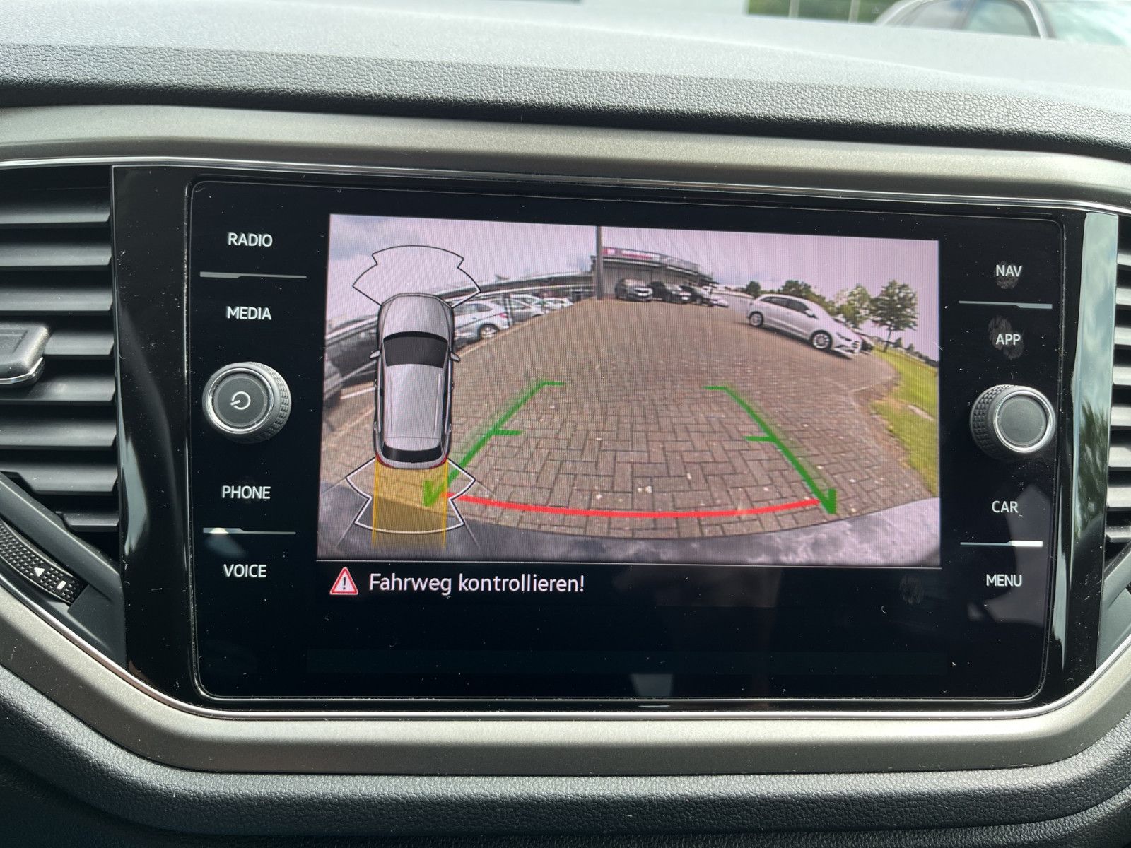 Volkswagen T-Roc Style 2.0 TDI - Samsaru's Car Outlet