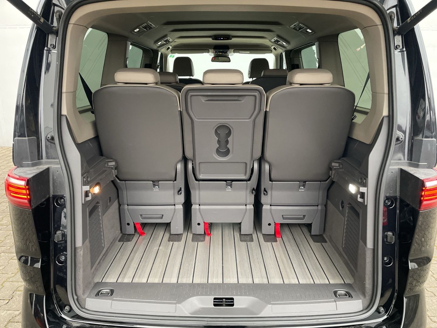 Volkswagen T7 Multivan 2.0 TDI DSG - Samsaru's Car Outlet