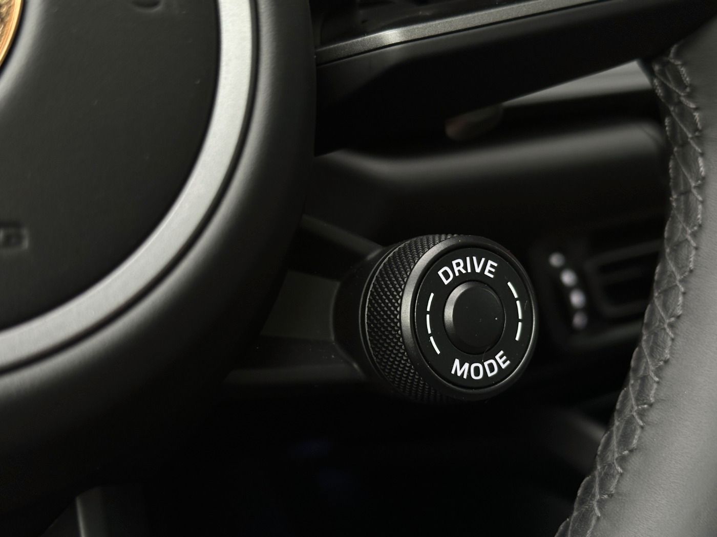 Porsche 992 911 Carrera 4S Lift Matrix BOSE InnoDrive