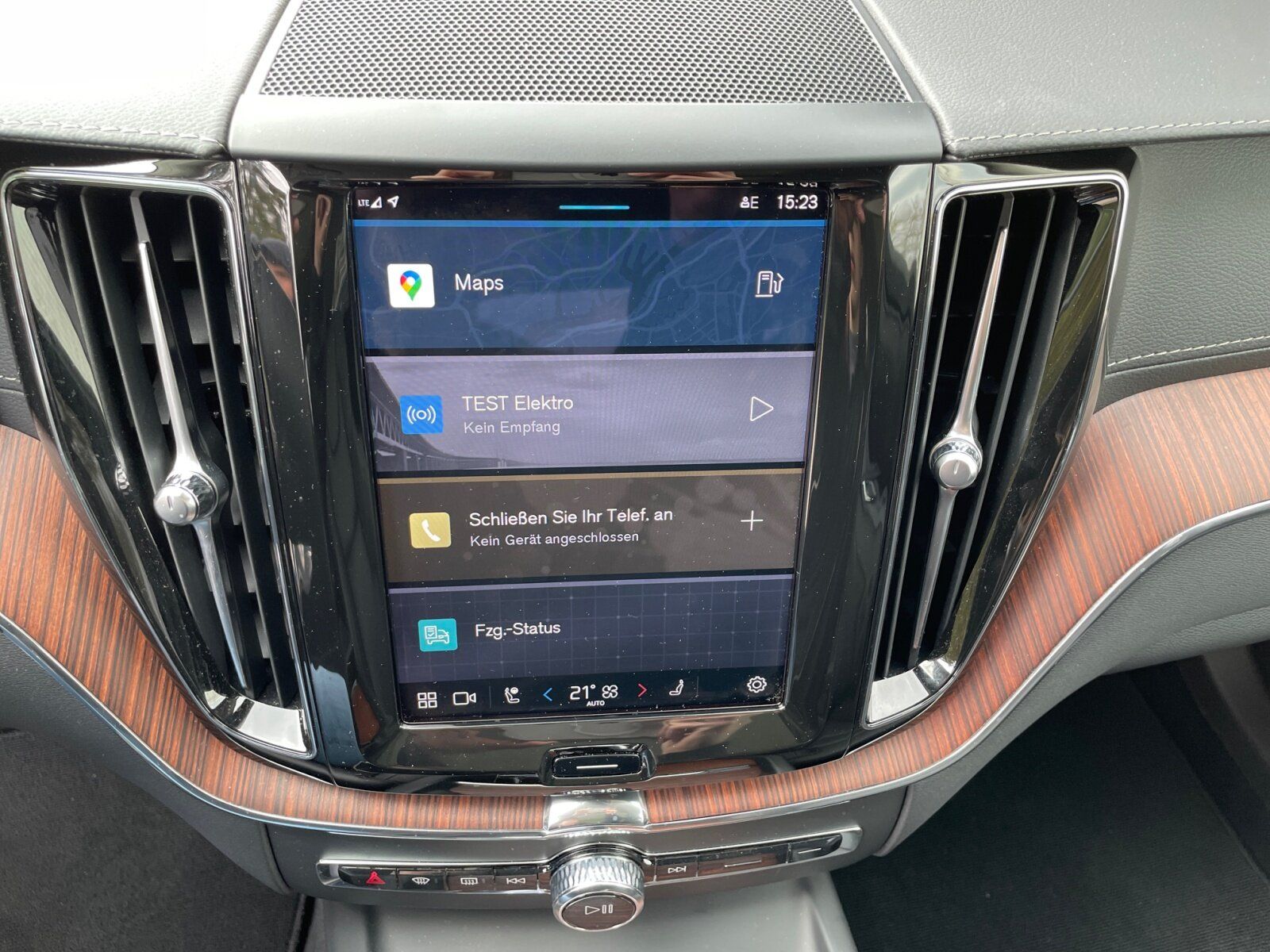 Volvo XC60 B5 Benzin AWD Ultimate Dark SHD+AHK+ALA