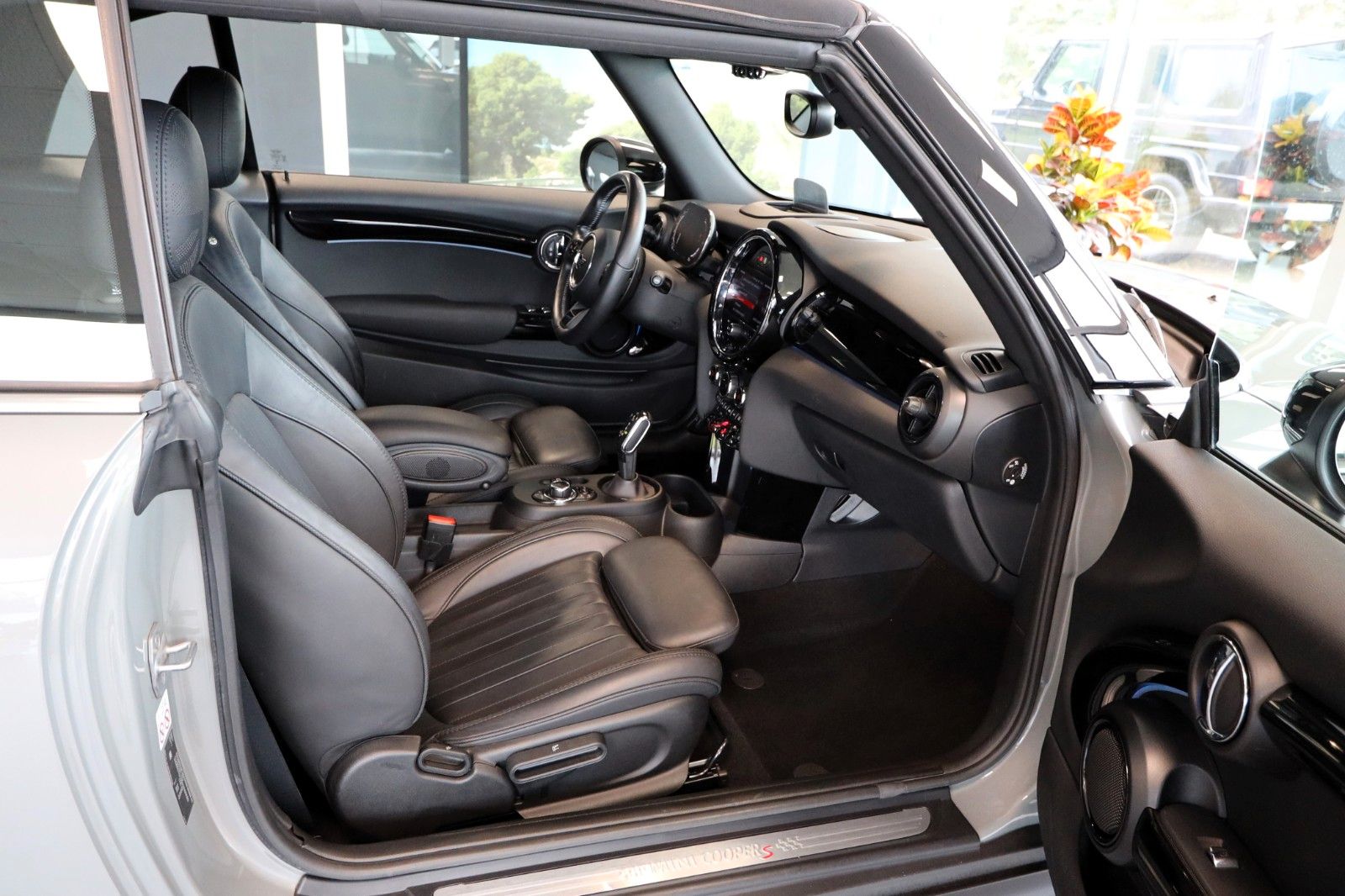 MINI Cooper S Cabrio Classic - Samsaru's Car Outlet