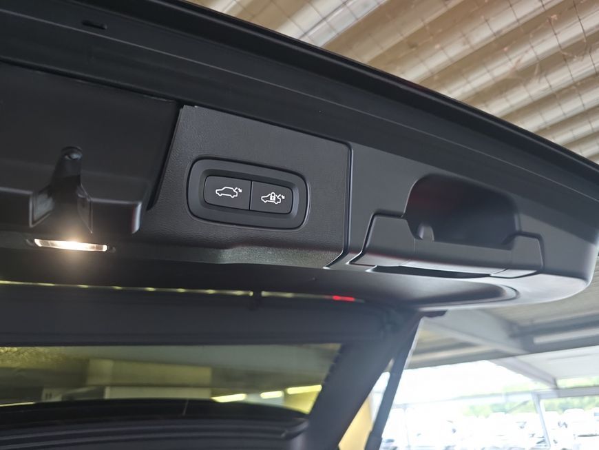Volvo XC60 T8 AWD Recharge Geartronic R-Design