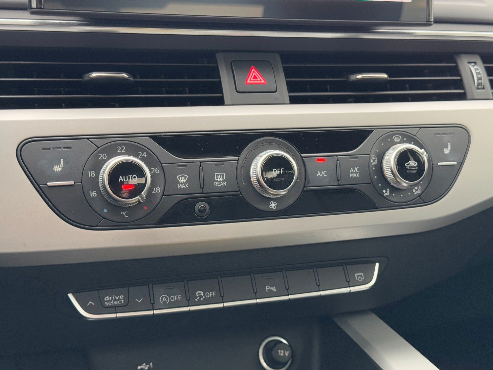 Audi A4 Lim. 40 TDI quattro S-Tr. - Samsaru's Car Outlet