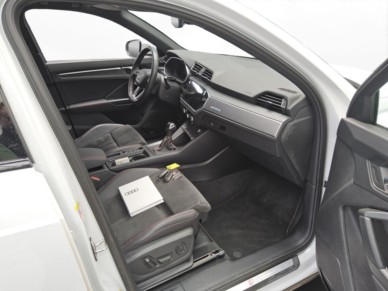 Audi Q3 45 TFSI qu. S line AHK Matrix LM 20" Navi 360