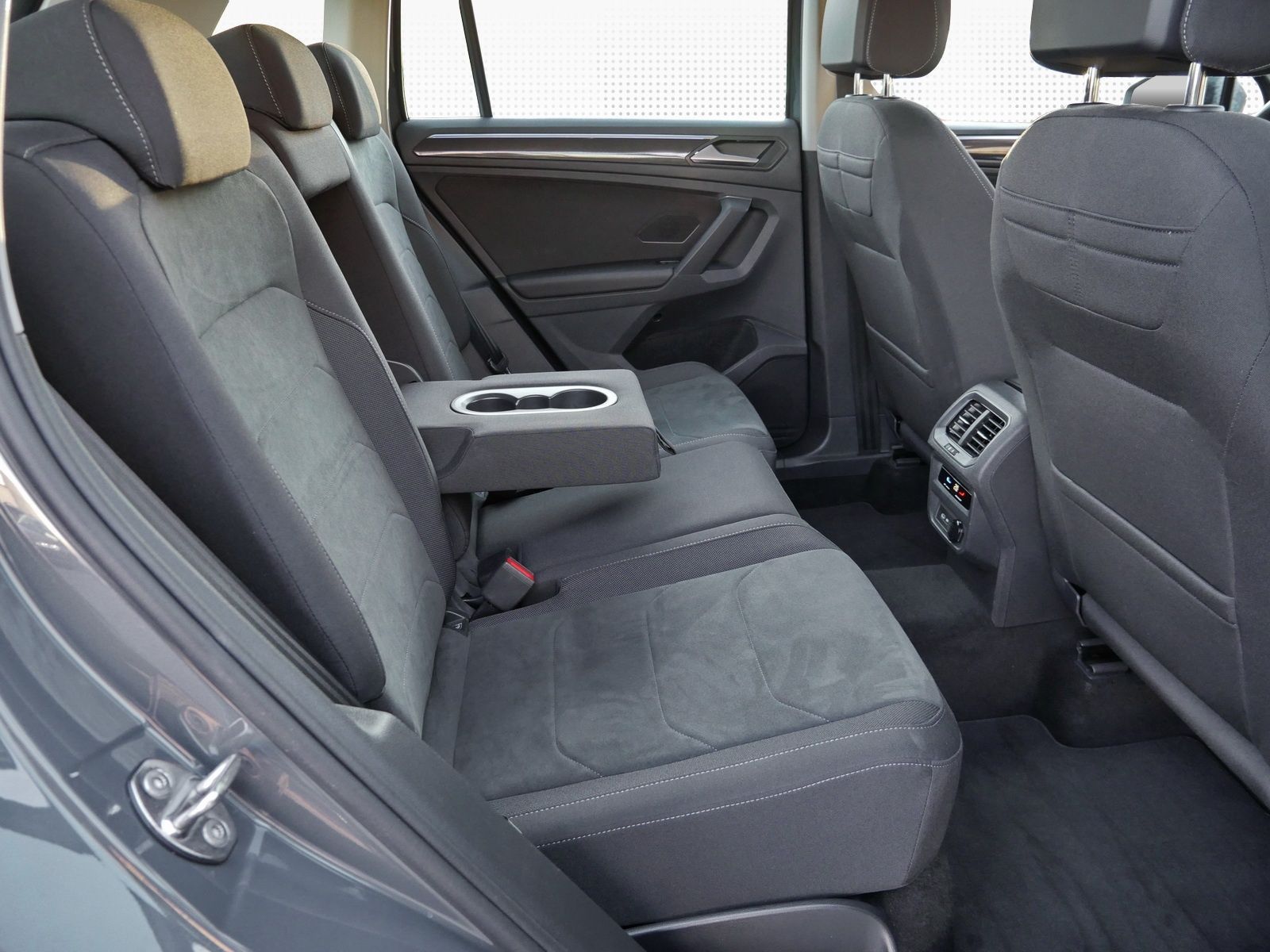 Volkswagen Tiguan Elegance 2.0 TDI - Samsaru's Car Outlet