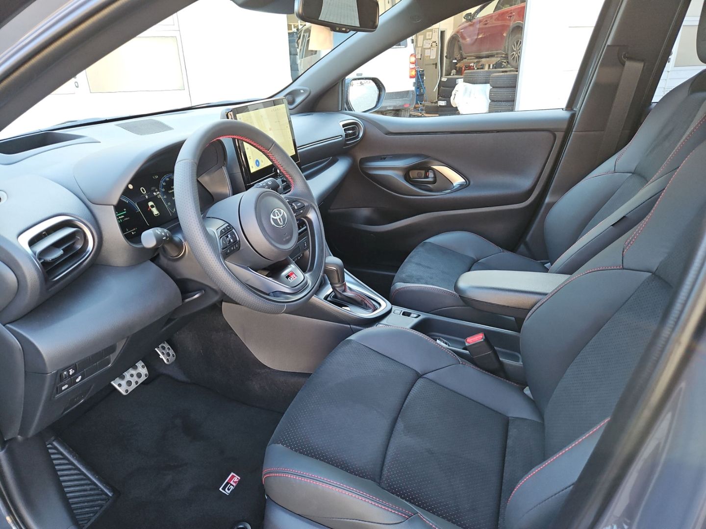 Toyota Yaris Hybrid GR Sport 1.5 Dual-VVT-iE EU6e, SHZ