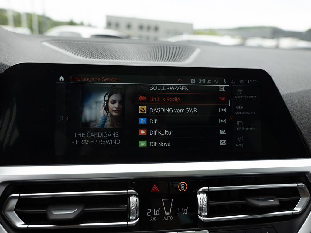 BMW 330e Touring xDrive M-Sport PANO AHK HUD LASER