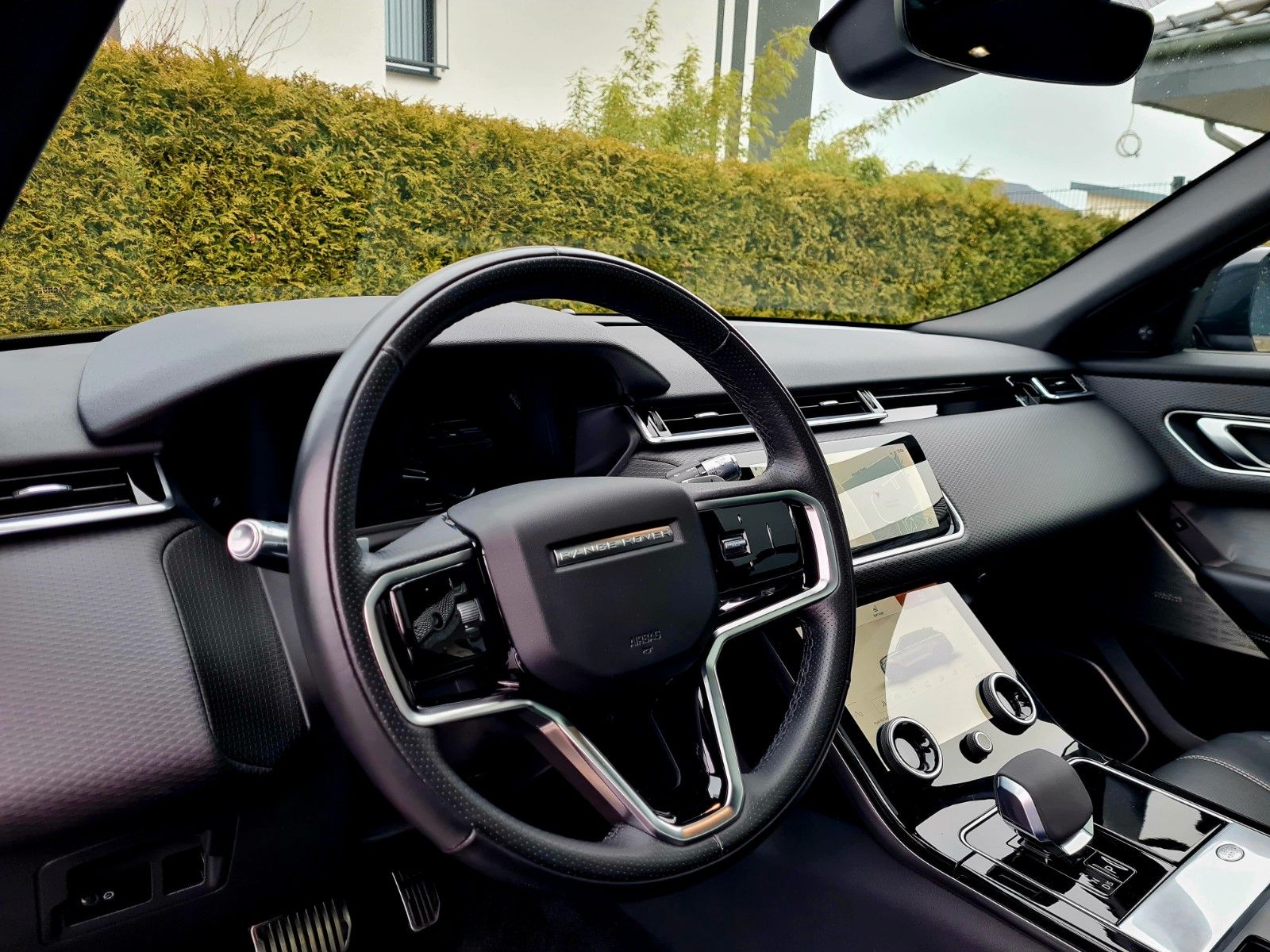 Range Rover Velar D300 R-Dynamic SE - Samsaru's Car Outlet