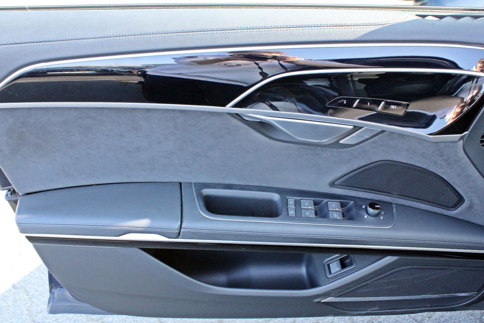 Audi A8 Lang 55TFSI S LINE BLACK - Samsaru's Car Outlet