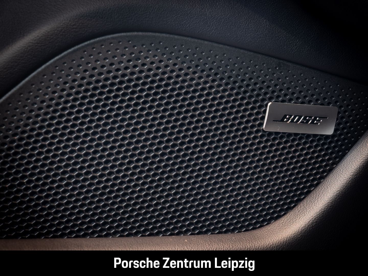 Porsche Taycan 4 Massage Sitzlüftung Bose ACC SportChron