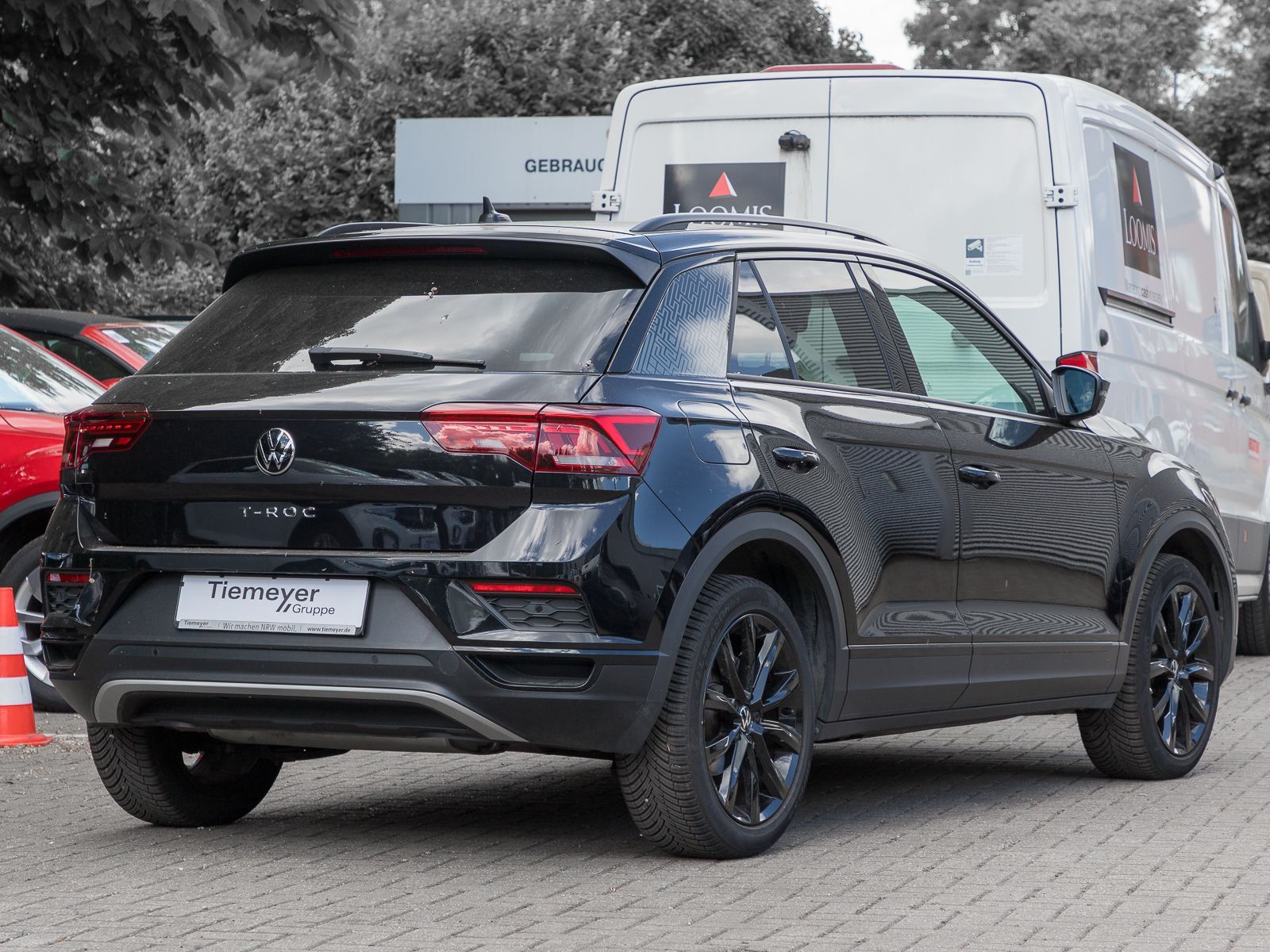 Volkswagen T-Roc 1.5 TSI SPORT BLACK - Samsaru's Car Outlet