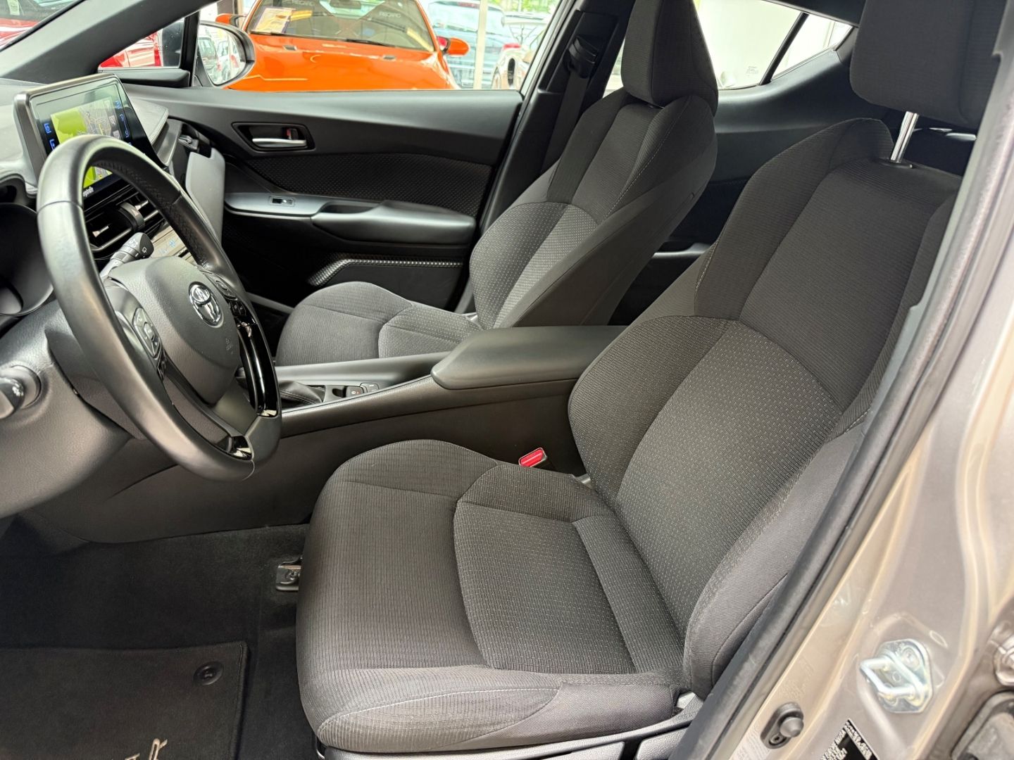 Toyota C-HR Hybrid Flow 1.8 - Samsaru's Car Outlet
