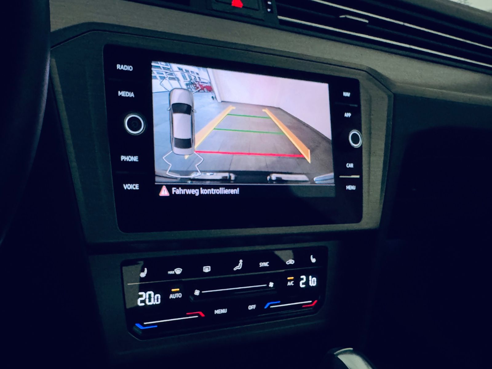 Volkswagen Passat Lim. 2.0 TDI - Samsaru's Car Outlet