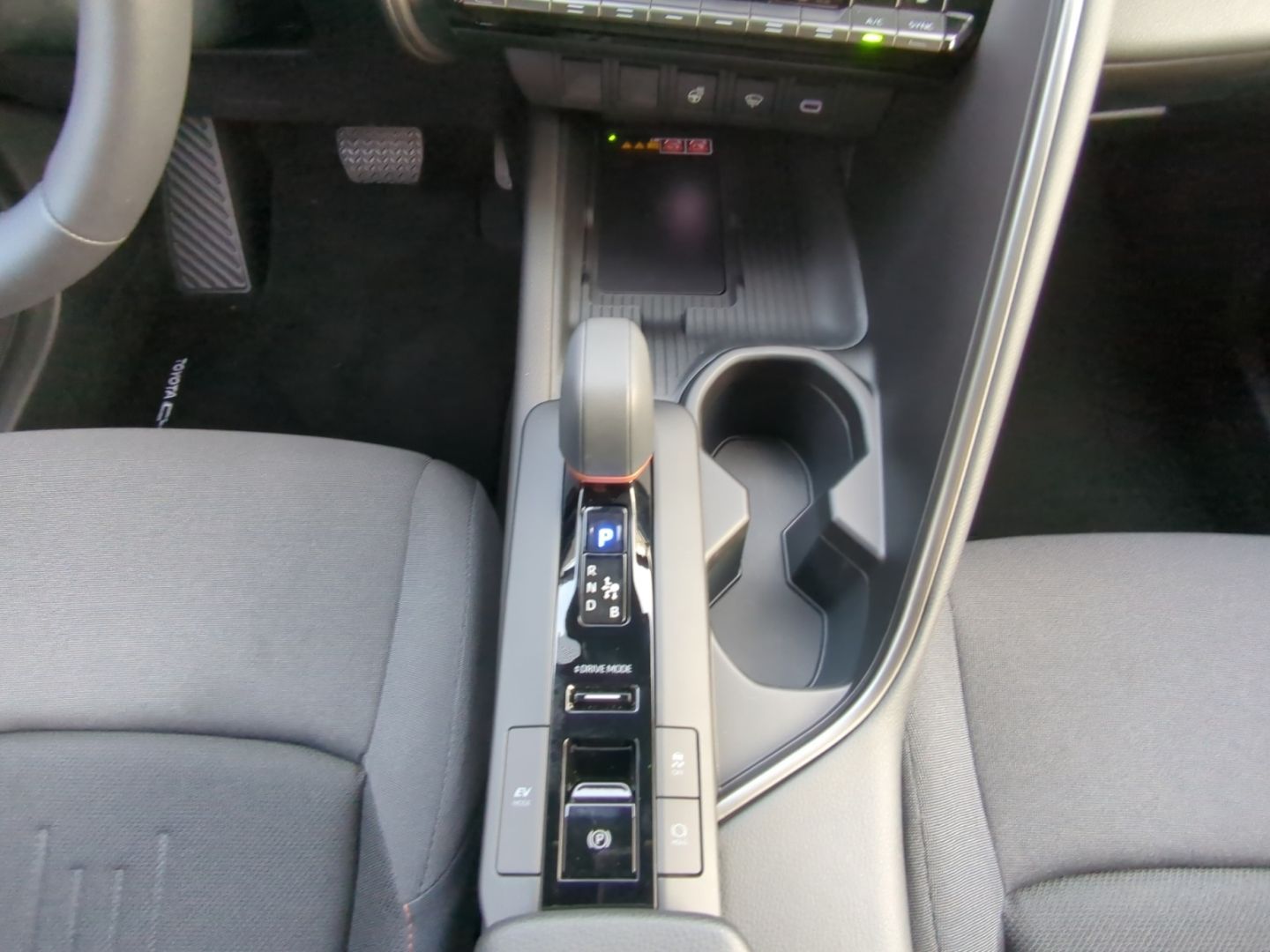 Toyota C-HR Plug-In Hybrid 2.0 EU6e FWD (Syst.223 PS) C