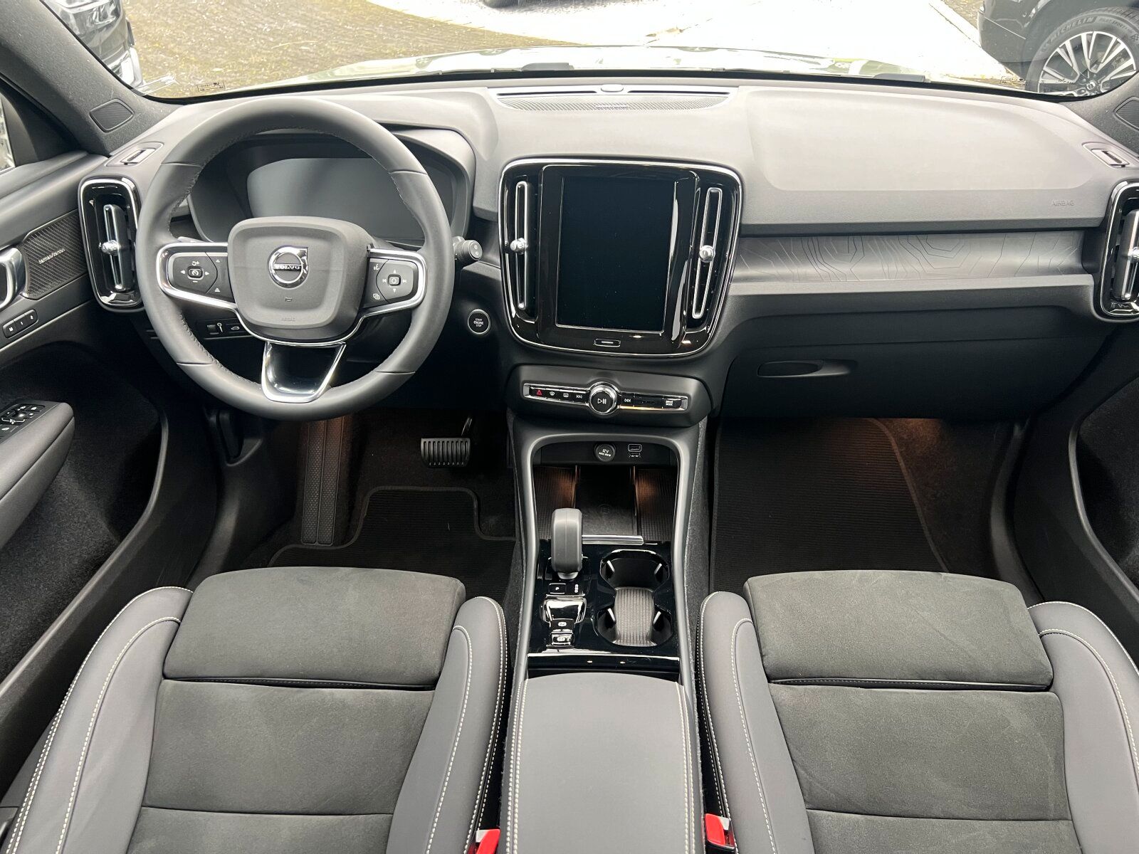 Volvo XC40 T4 Ultimate Dark AHK|PANO|CONNECT|LED|