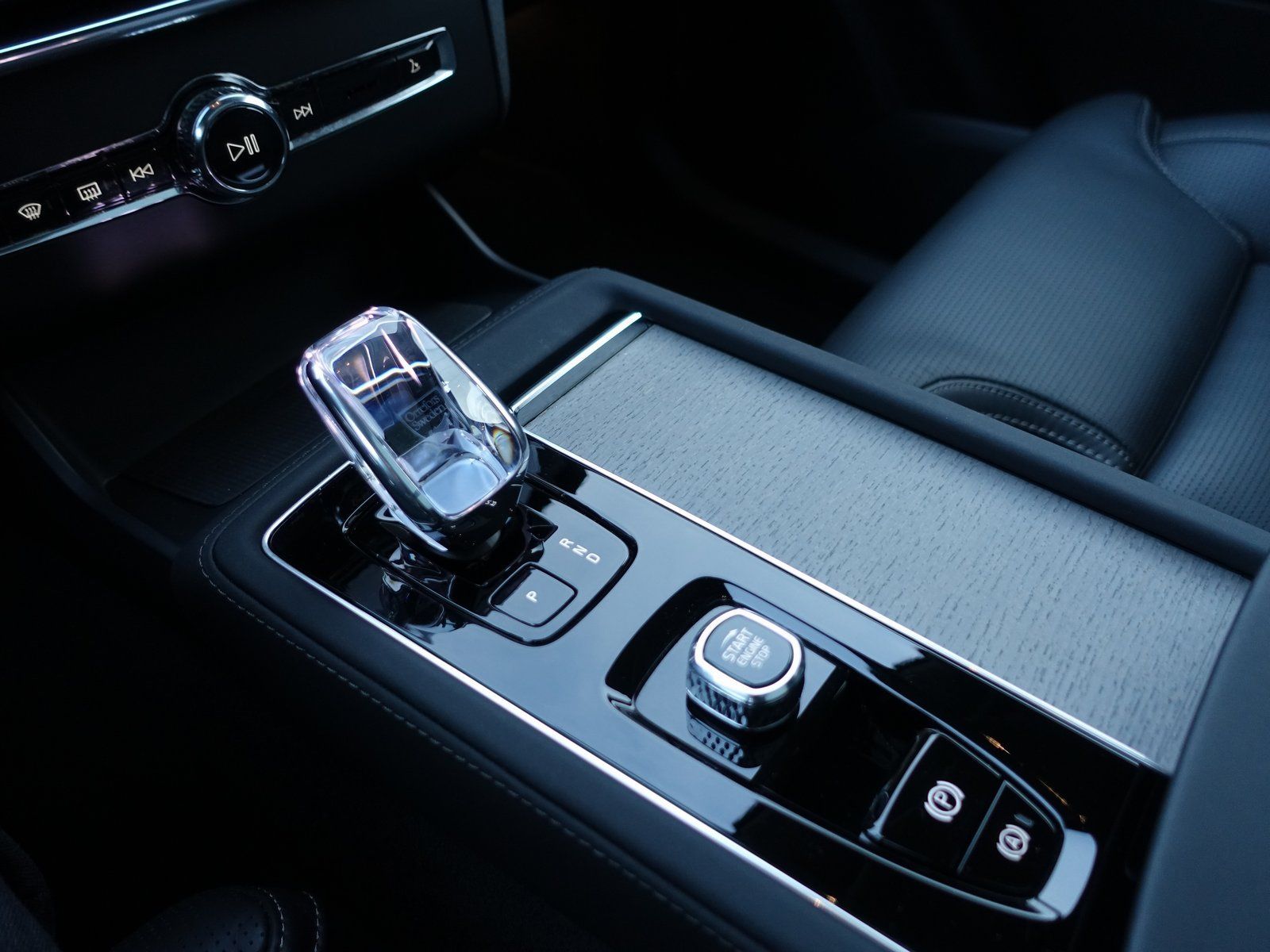 Volvo XC90 Plus, T8 AWD Plug-in Hybrid/AHK/FourC/Pano