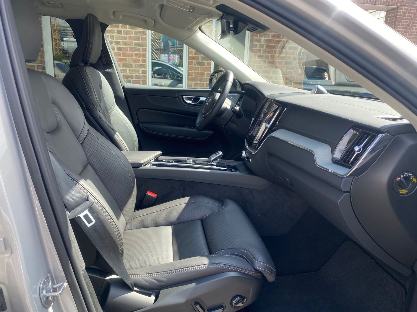 Volvo XC60 T8 Ultra Dark Plug-In Hybrid AHK Pano 360 A