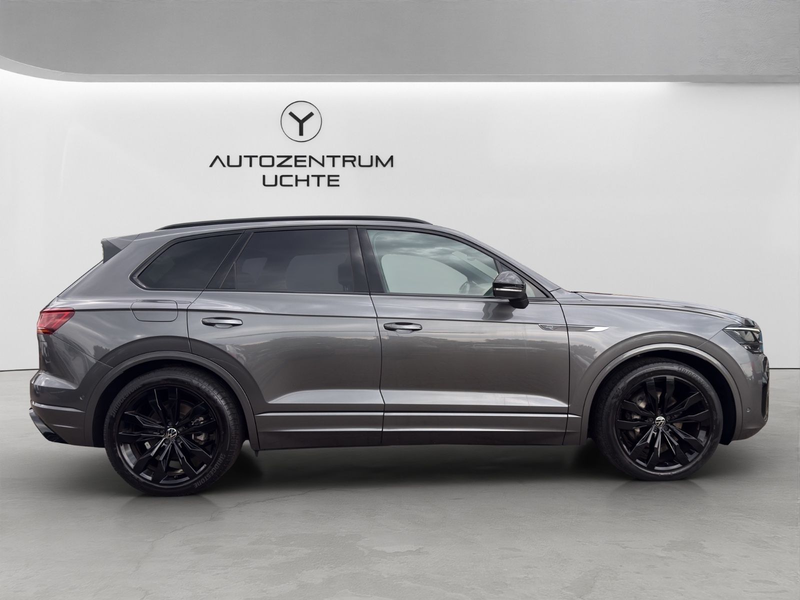 Volkswagen Touareg R-Line 4Motion BLACK/IQ-MATRIX/21"/PANO/