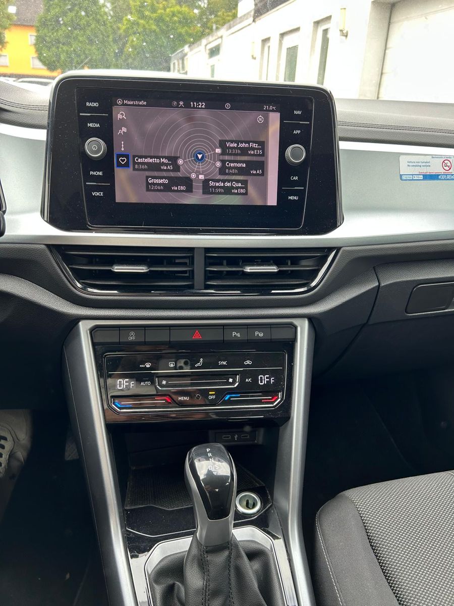 Volkswagen T-Roc Life - Samsaru's Car Outlet