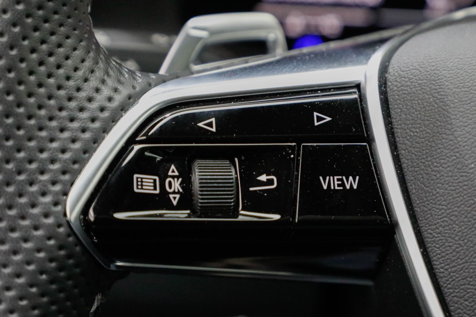 Audi RS 6 Avant AHK Matrix HUD Keramik Pano 305km/h