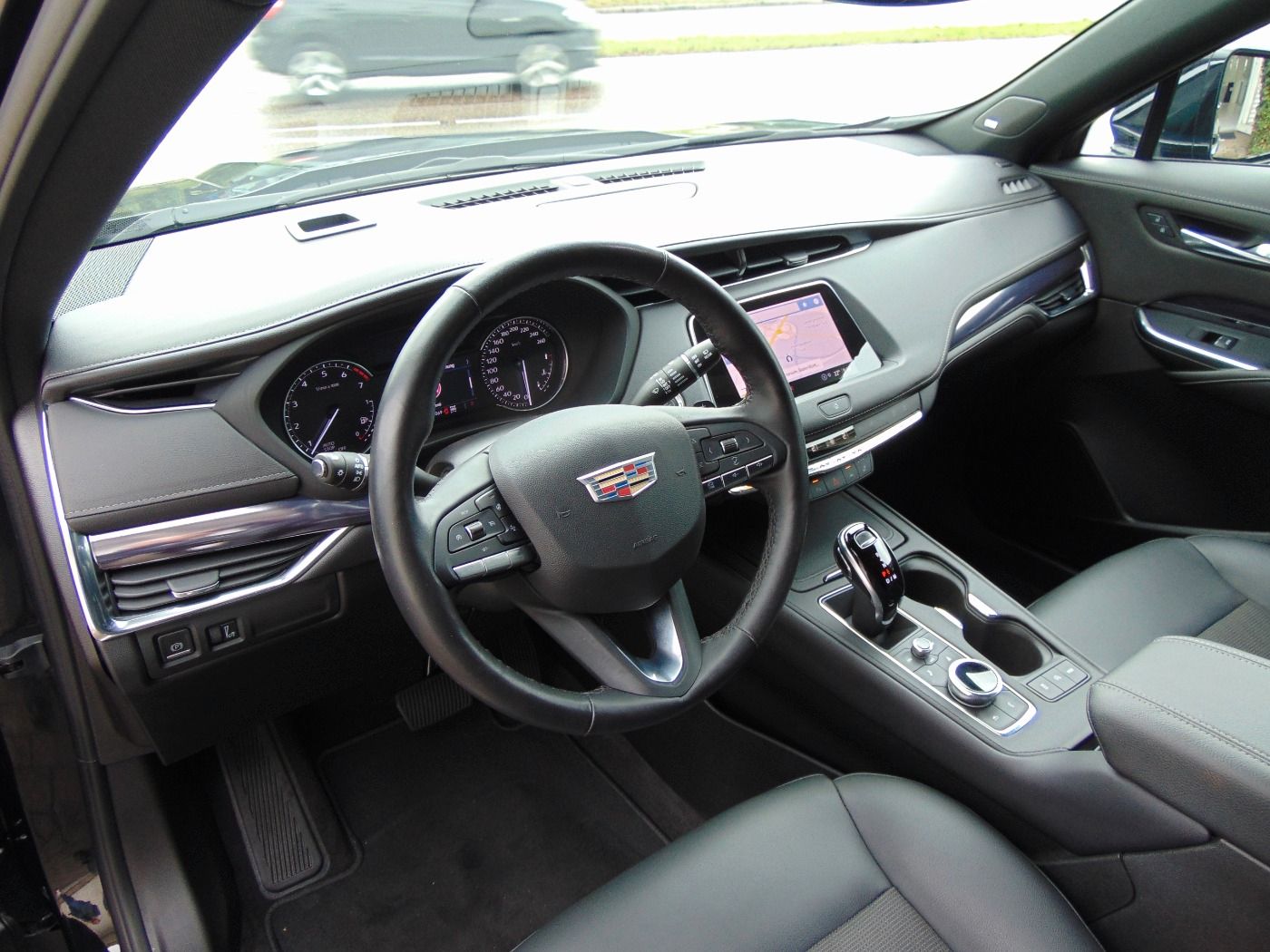 Cadillac XT4 350T Luxury Europamodell AHK schwenkbar Navi