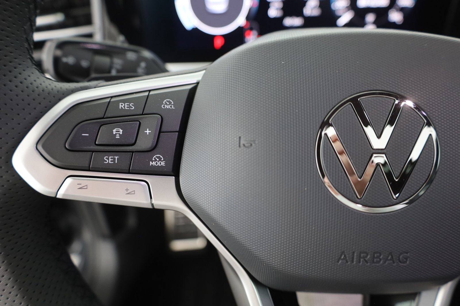 Volkswagen Passat Variant R-Line 2.0 TSI DSG Matrix Pano AH
