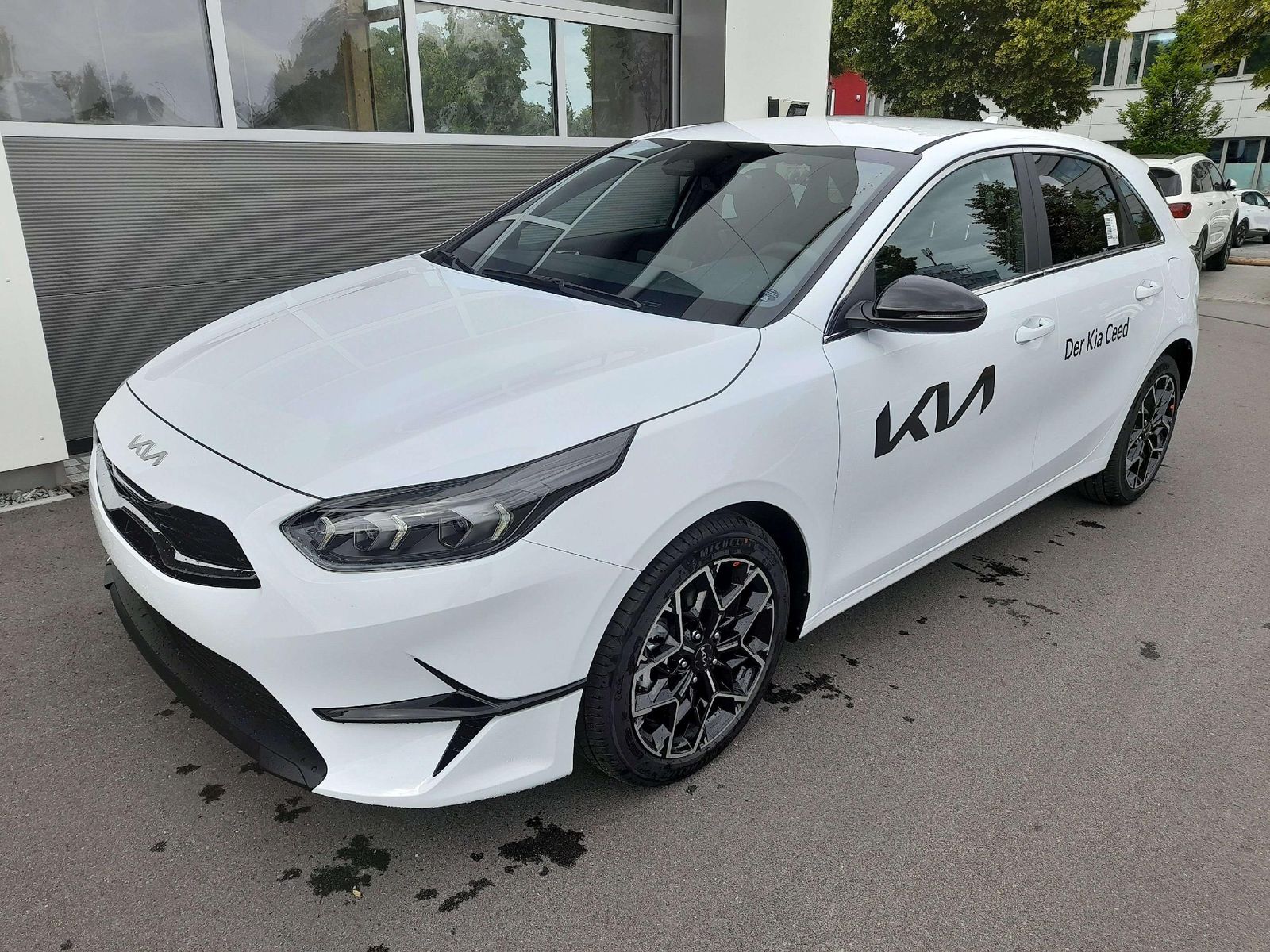 Kia Ceed Nightline 1.0T 48V DCT - Samsaru's Car Outlet