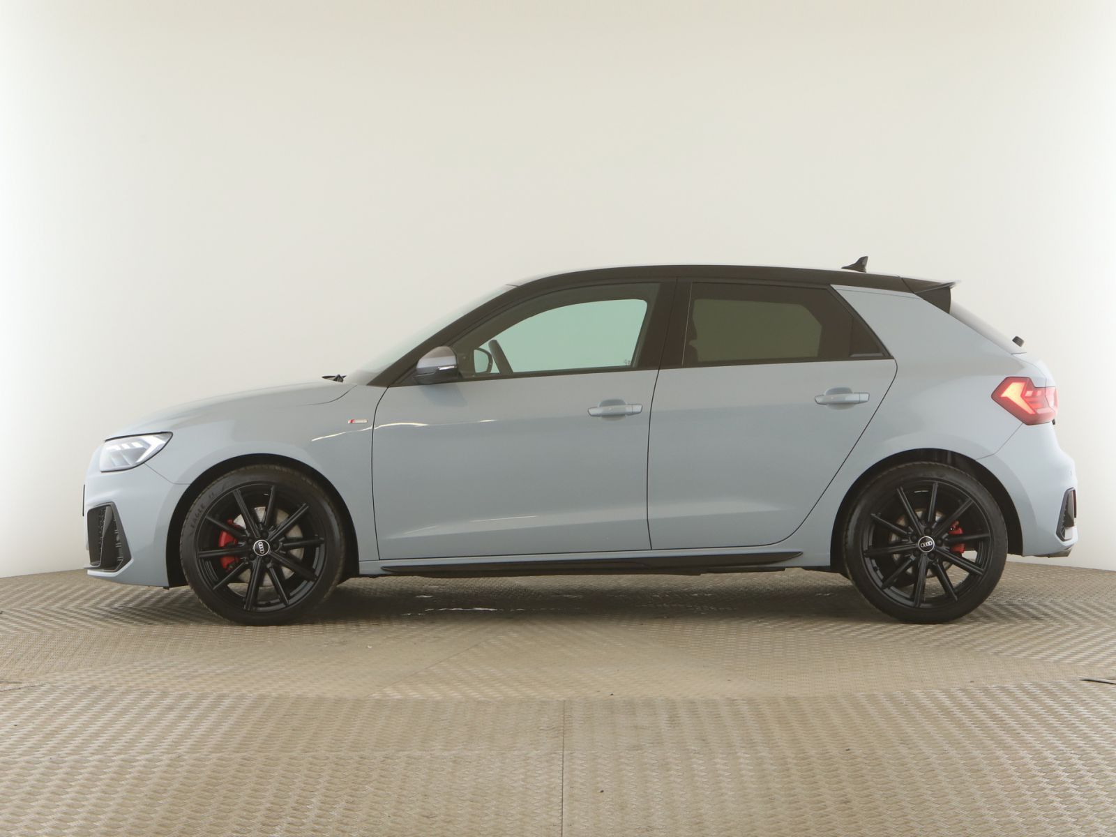 Audi A1 Sportback 40 TFSI S line - Samsaru's Car Outlet