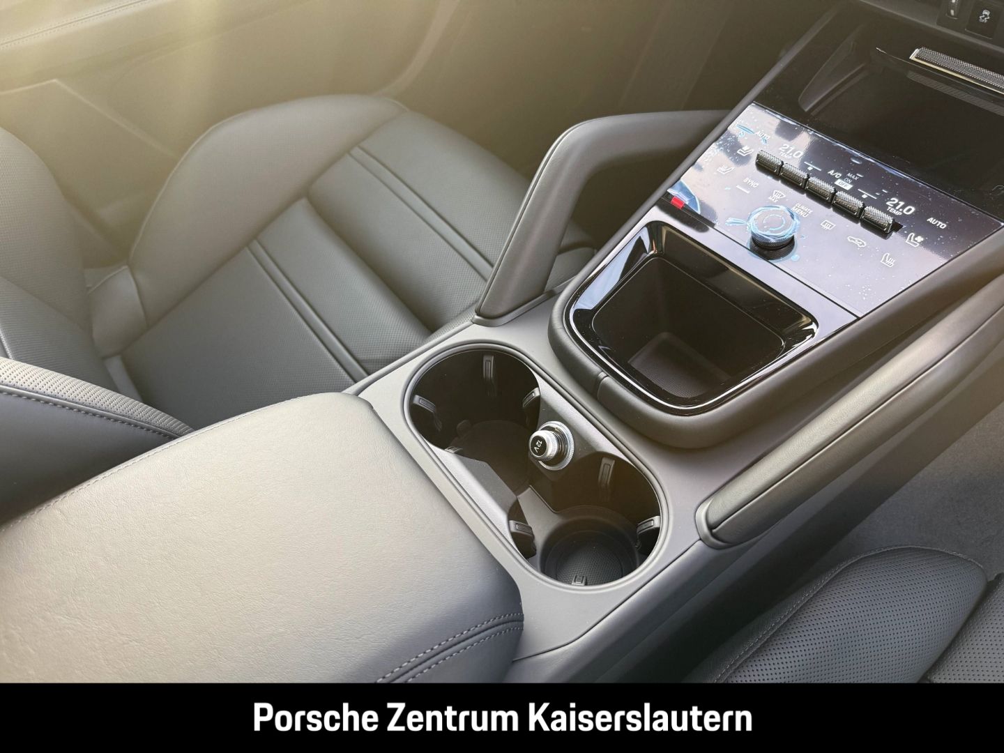 Porsche Cayenne E-Hybrid Black Edition HA-Lenkung 21-Zol