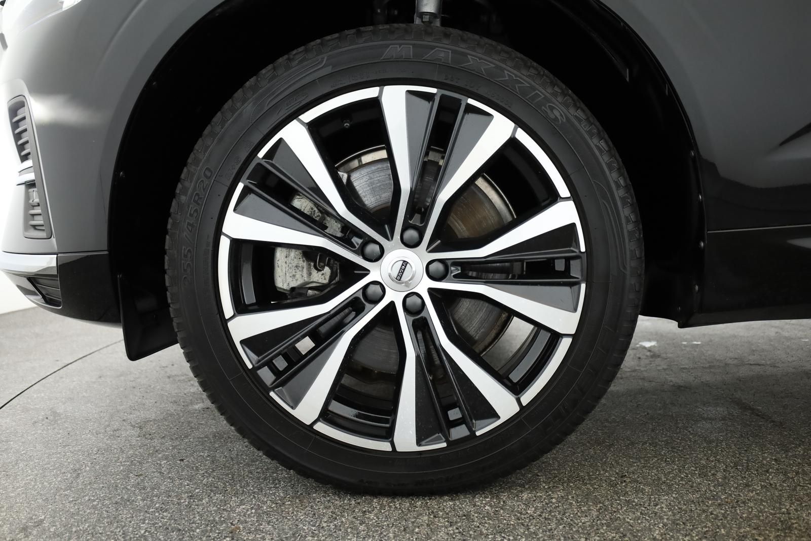 Volvo XC60 Recharge T6 AWD Core Pano Kam STHZ 20" AHK