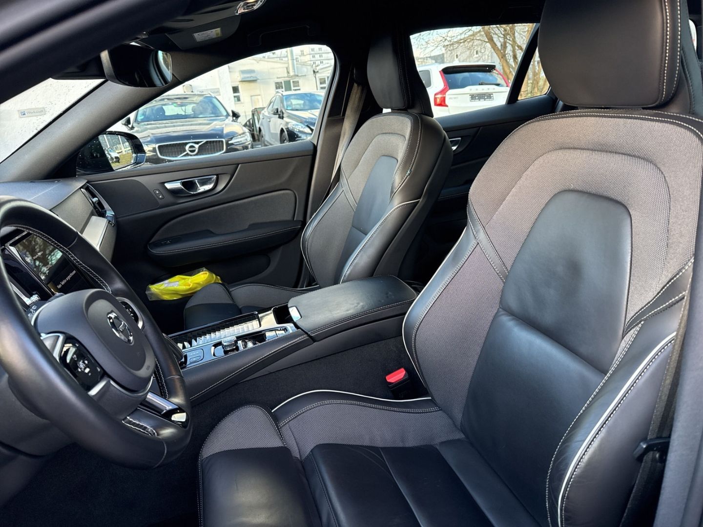 Volvo V60 Recharge T6 R Design Kombi Plug-In Hybrid AW