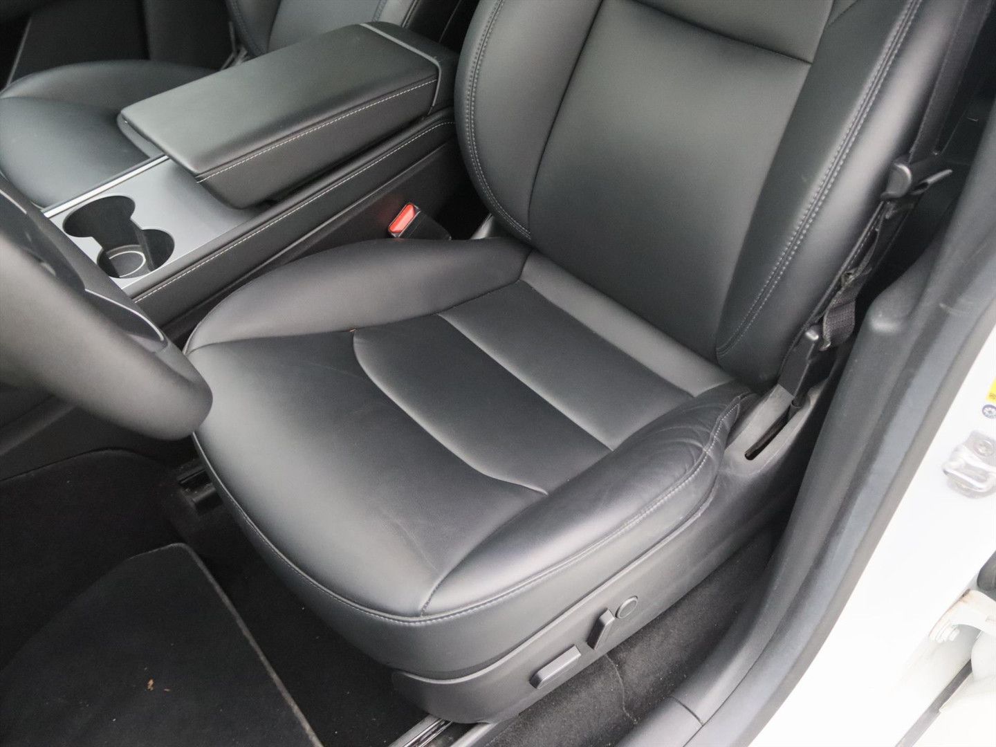 Tesla Model Y Long Range AWD 75kWh 351pk AMD RYZEN [ T