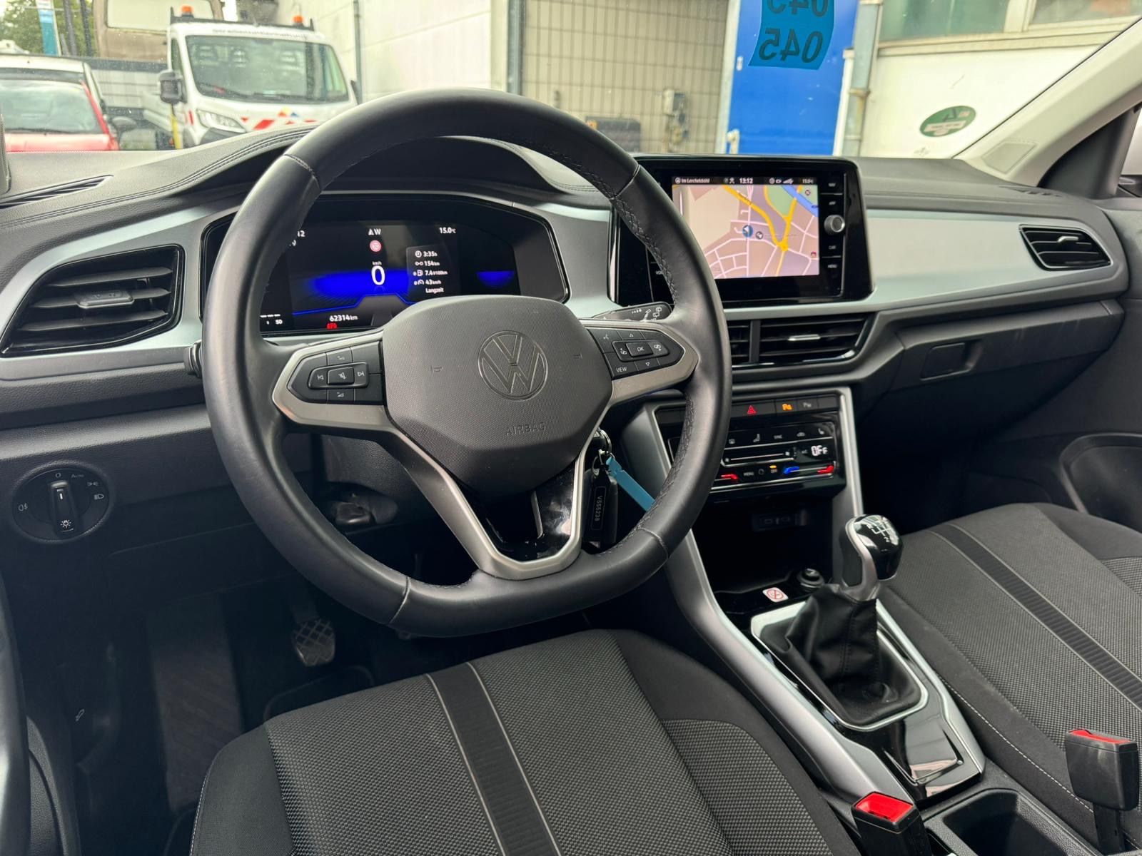 Volkswagen T-Roc Life - Samsaru's Car Outlet