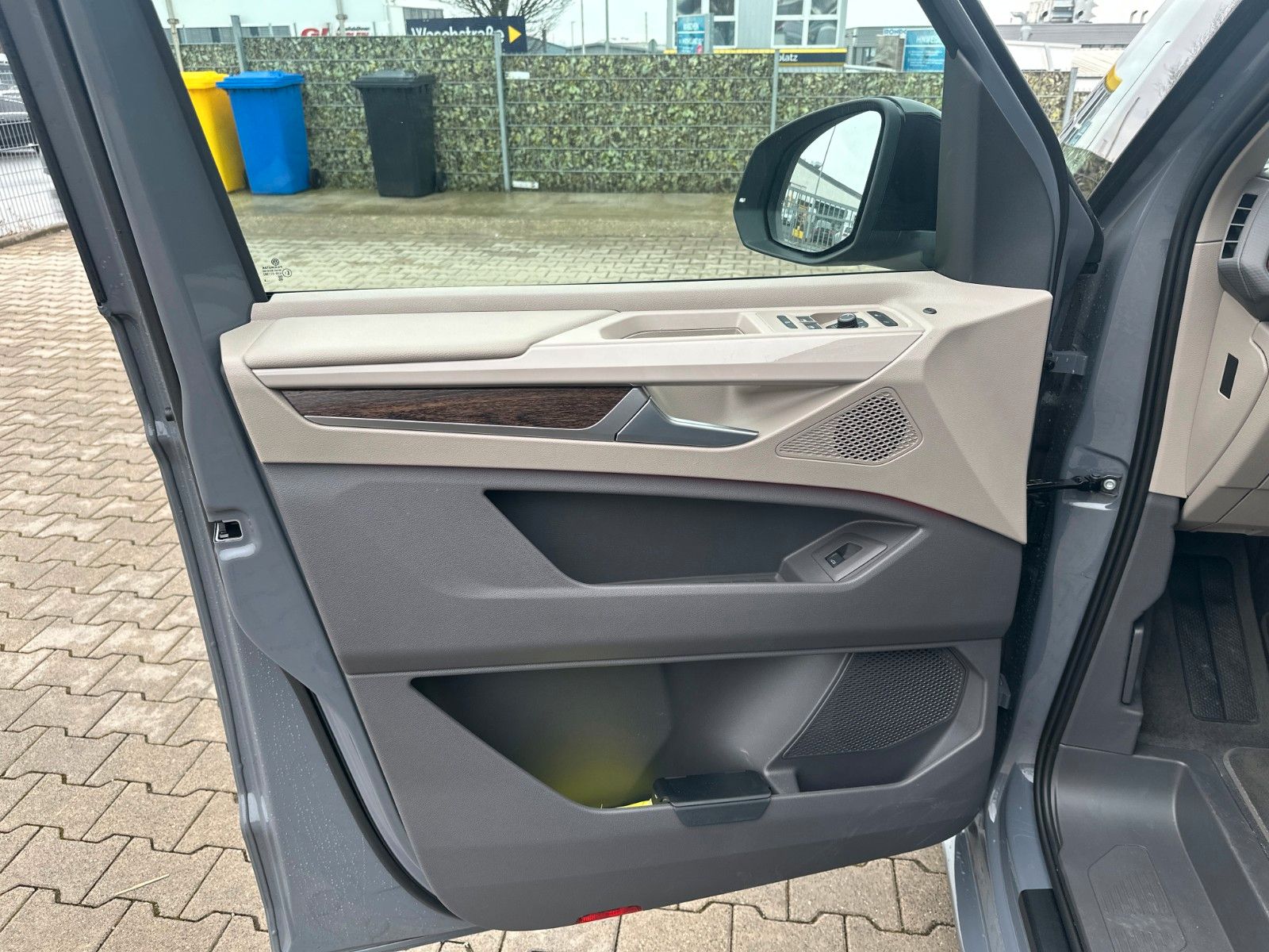 Volkswagen T7 Multivan - Samsaru's Car Outlet
