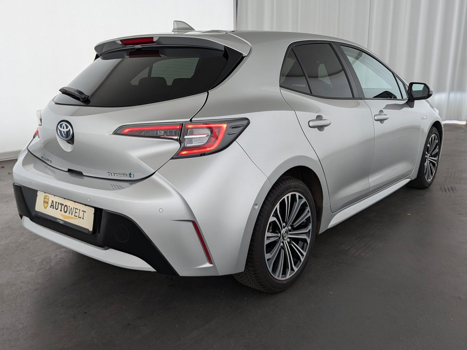 Toyota Corolla 1.8 Hybrid Club - Samsaru's Car Outlet