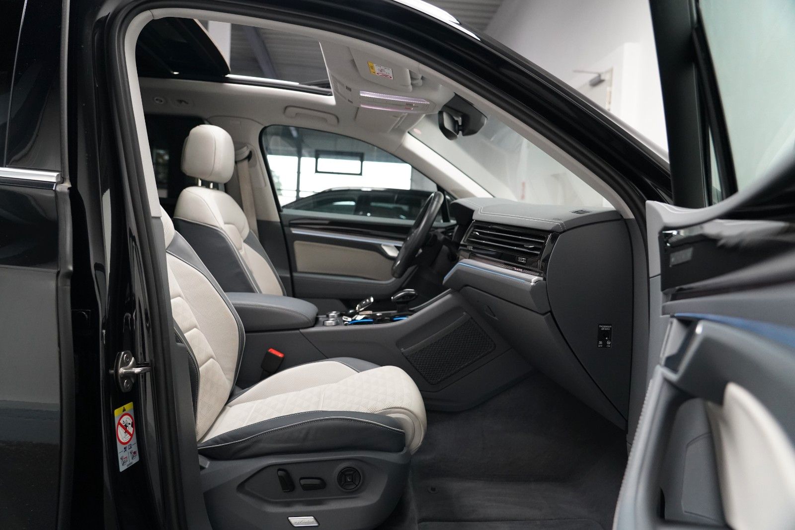Volkswagen Touareg 3.0TDI 4M Elegance PANO 360 LUFT SOFT