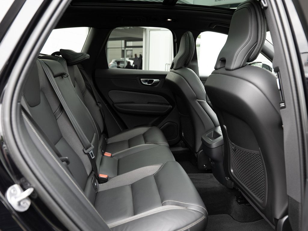 Volvo XC60 B5 AWD Plus Dark AHK KAMERA FACEL. LED PANO