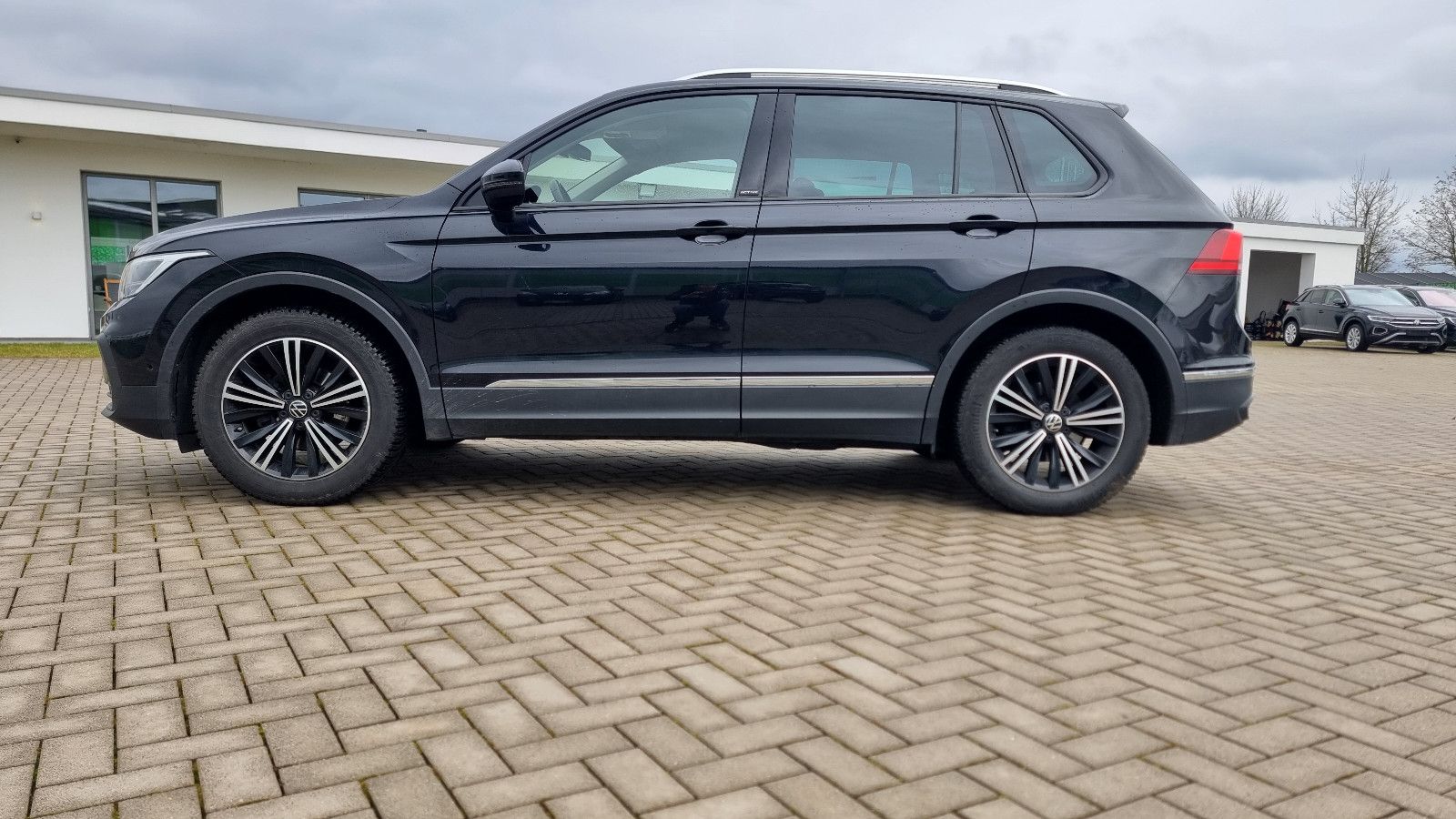 Volkswagen Tiguan Acti - Samsaru's Car Outlet