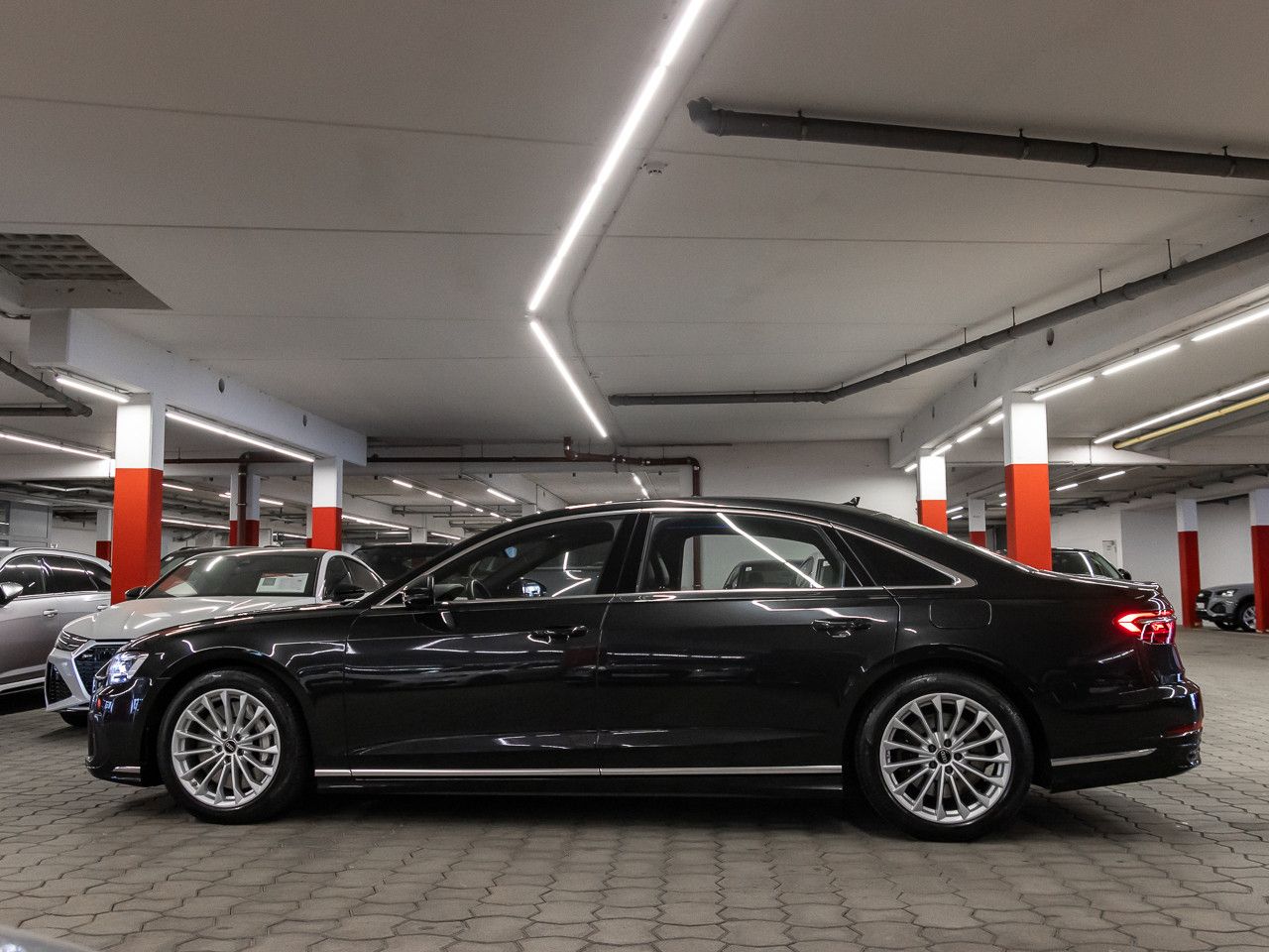Audi A8 L 60 TFSI e quattro - Samsaru's Car Outlet
