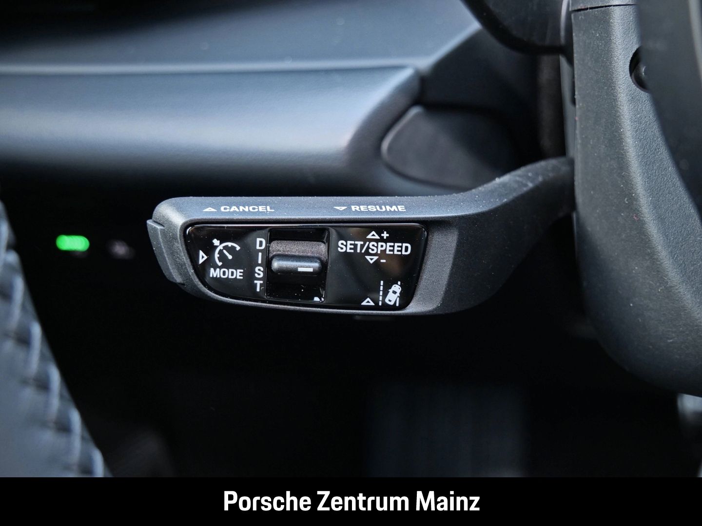Porsche Macan 4 LED-Matrix Abstandstempomat Luftfederung