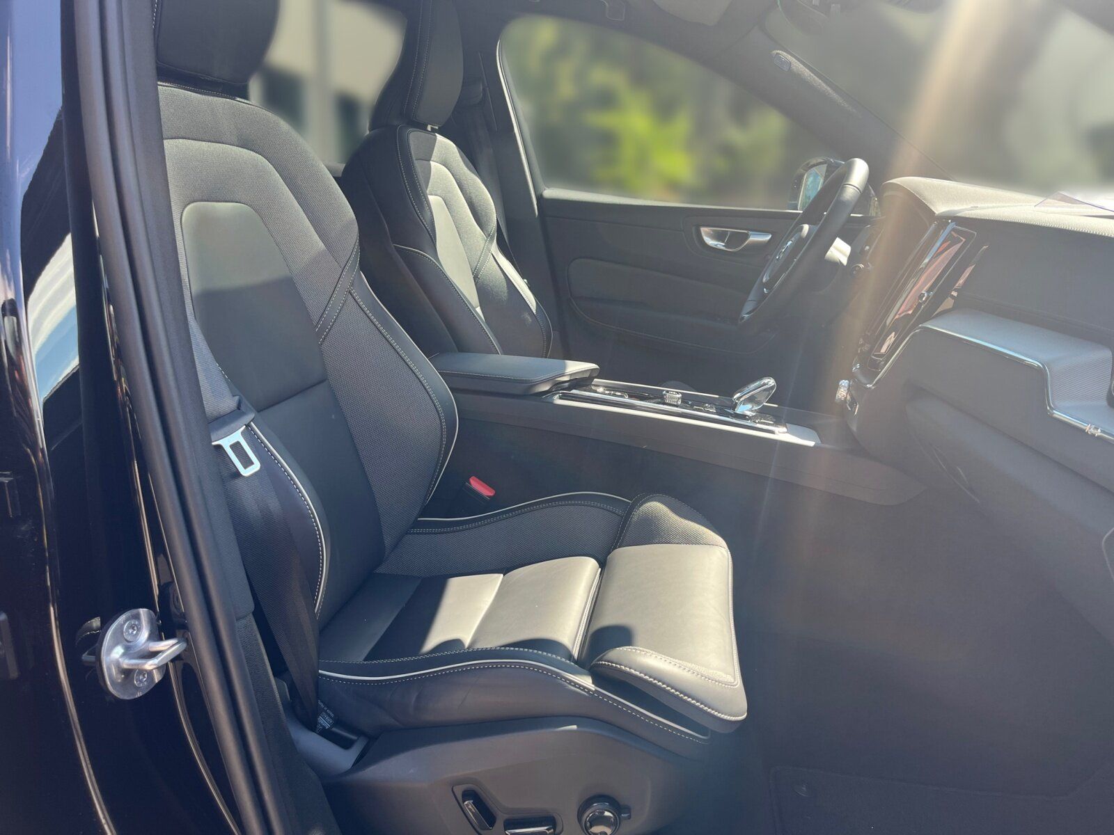 Volvo XC 60 T8 AWD Ultra Dark AHK+SITZH+KLIMA+360°RFK