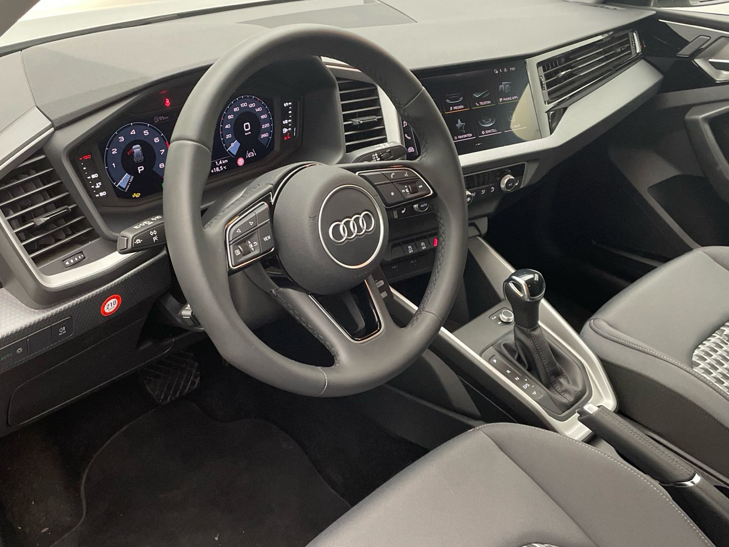 Audi A1 Sportback 25 TFSI S line MMI Spurhalteassi.
