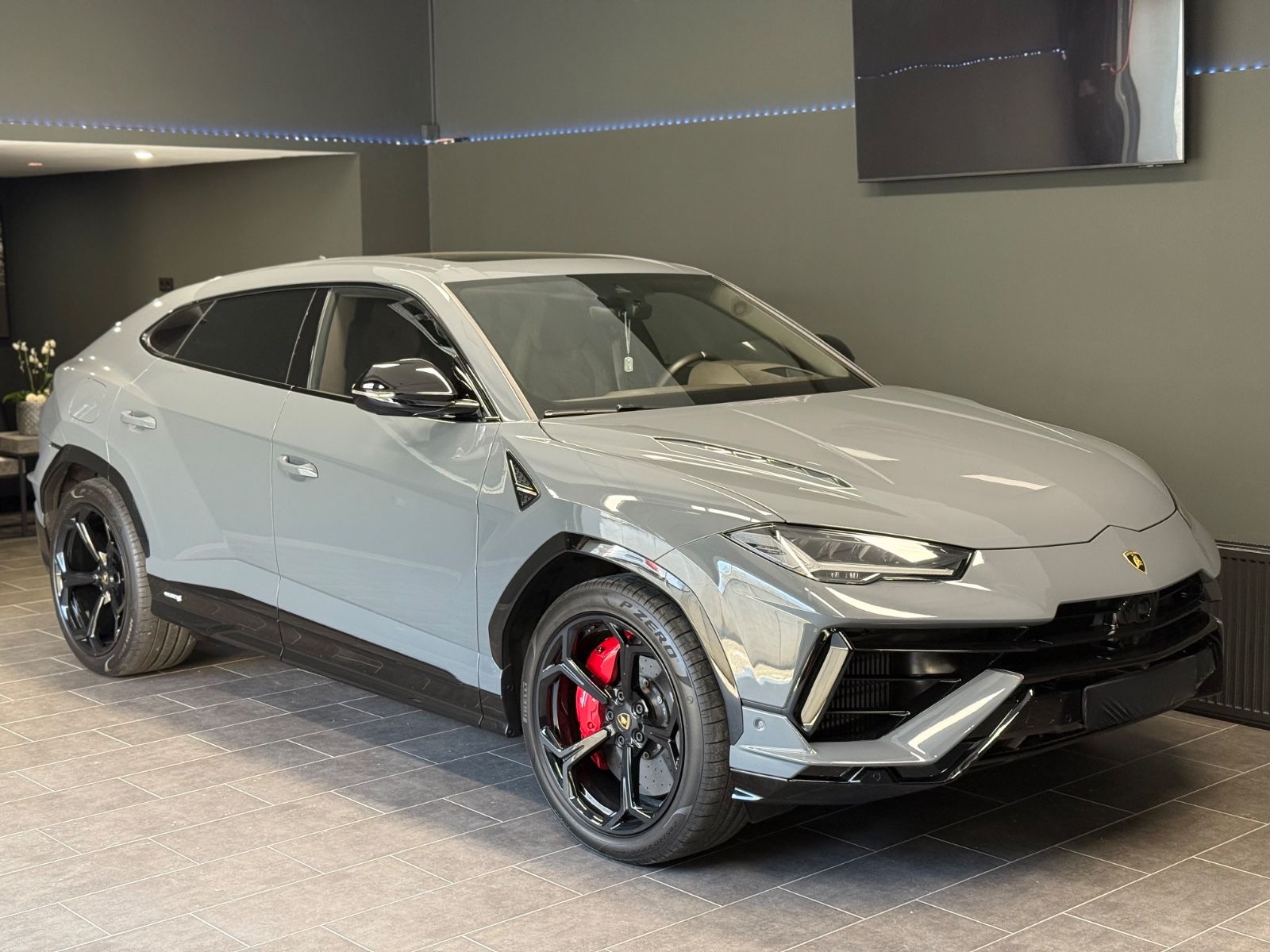 Lamborghini Urus S - Samsaru's Car Outlet