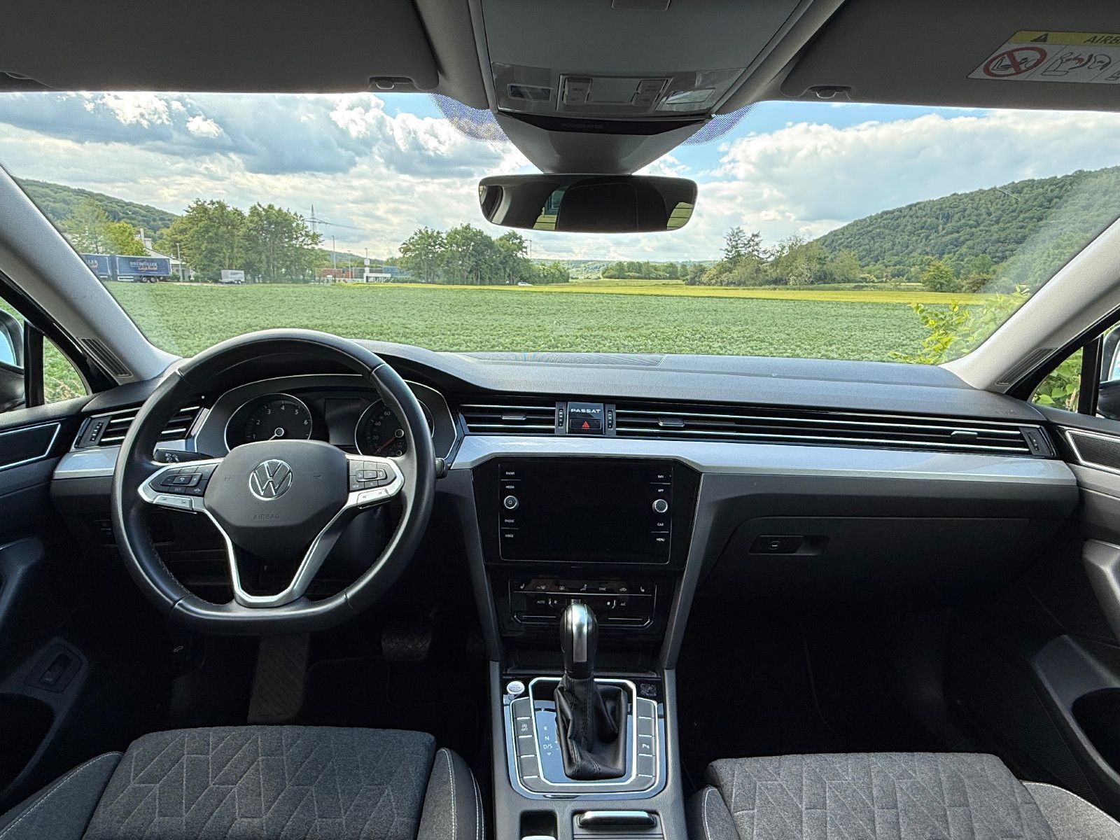 Volkswagen Passat Variant Business - Samsaru's Car Outlet
